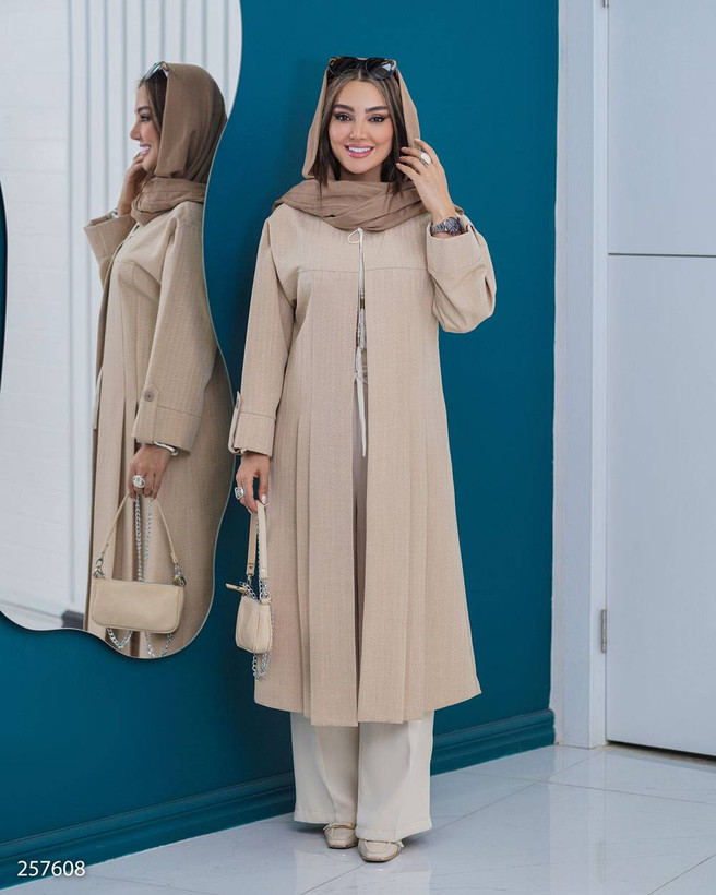 مانتو زنانه مدل ویوان کد 2576 پارچه شانتون لوئیز جلوباز با یقه گرد و پیله جلو رنگ کرم