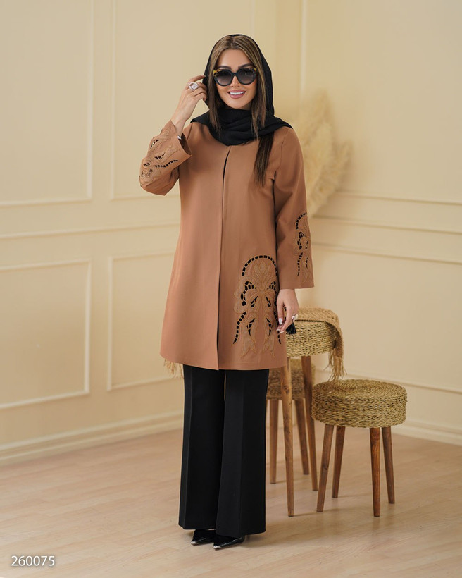 مانتو زنانه مدل دلرخ کد 2600 با گلدوزی و هویه کاری پارچه مازراتی